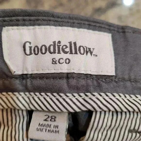 GOODFELLOW MEN'S Thunder Gray Linden Flat Front Chino Shorts - Picture 3 of 16